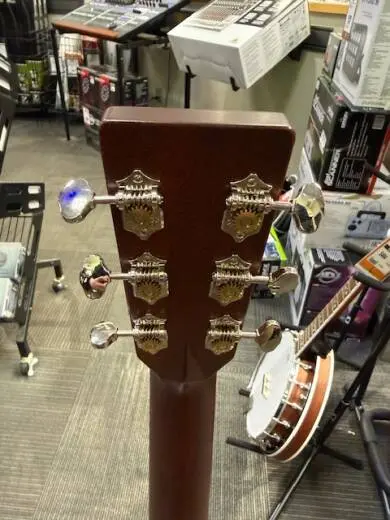 Martin Guitars - OM-28E V18 2